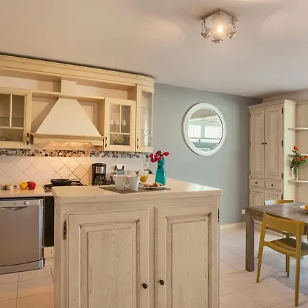 Mare Avec Jardin Et Bbq Vue Et Montagne Et Port A 2 Pas Appartement *