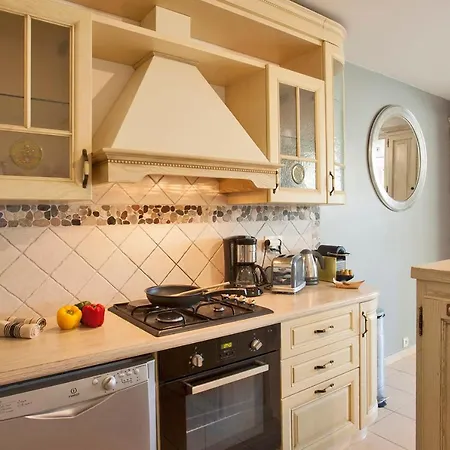 Mare Avec Jardin Et Bbq Vue Et Montagne Et Port à 2 Pas Appartement *