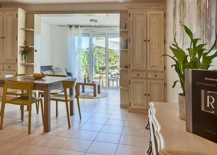 Mare Avec Jardin Et Bbq Vue Et Montagne Et Port à 2 Pas Appartement