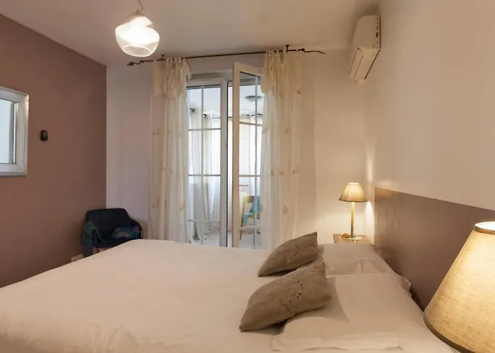 Mare Avec Jardin Et Bbq Vue Et Montagne Et Port à 2 Pas Appartement *