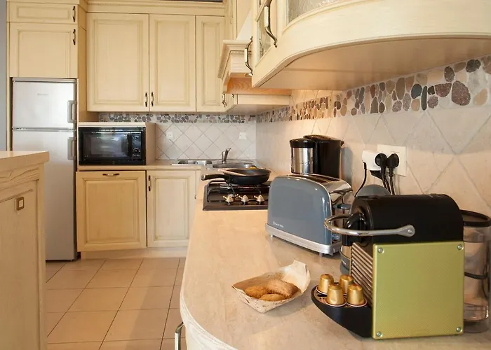 Mare Avec Jardin Et Bbq Vue Et Montagne Et Port A 2 Pas * Calvi (Corsica)