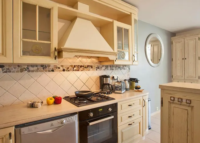 Mare Avec Jardin Et Bbq Vue Et Montagne Et Port à 2 Pas Appartement *