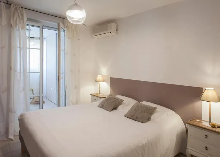 Mare Avec Jardin Et Bbq Vue Et Montagne Et Port à 2 Pas Appartement